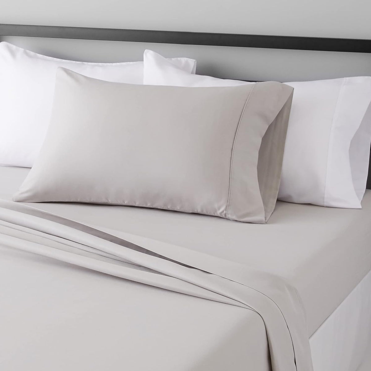 Amazon Basics Lightweight Super Soft Breathable Wrinkle-Resistant Microfiber 4-Piece Bed Sheet Set with 14-Inch Deep Pockets, Queen, Bright White, Solid
