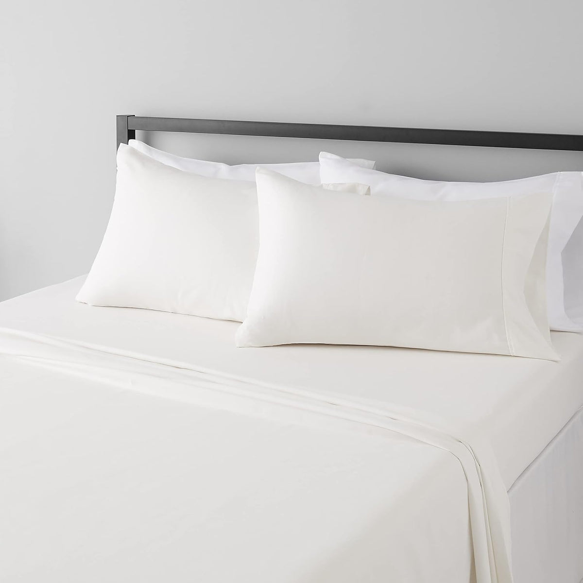 Amazon Basics Lightweight Super Soft Breathable Wrinkle-Resistant Microfiber 4-Piece Bed Sheet Set with 14-Inch Deep Pockets, Queen, Bright White, Solid
