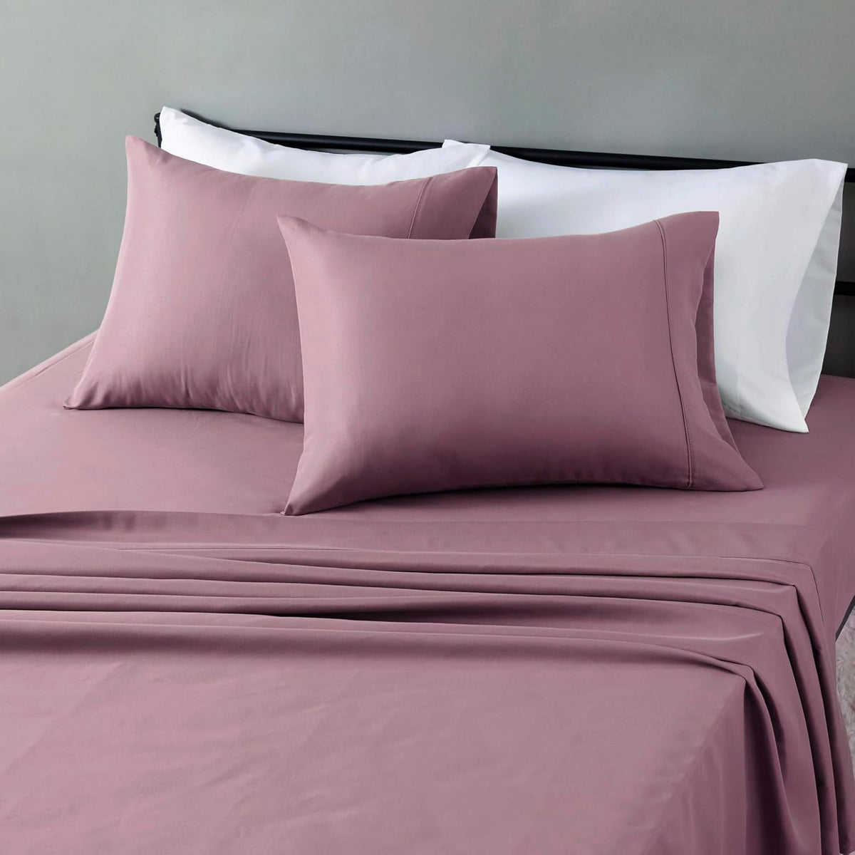 Amazon Basics Lightweight Super Soft Breathable Wrinkle-Resistant Microfiber 4-Piece Bed Sheet Set with 14-Inch Deep Pockets, Queen, Bright White, Solid