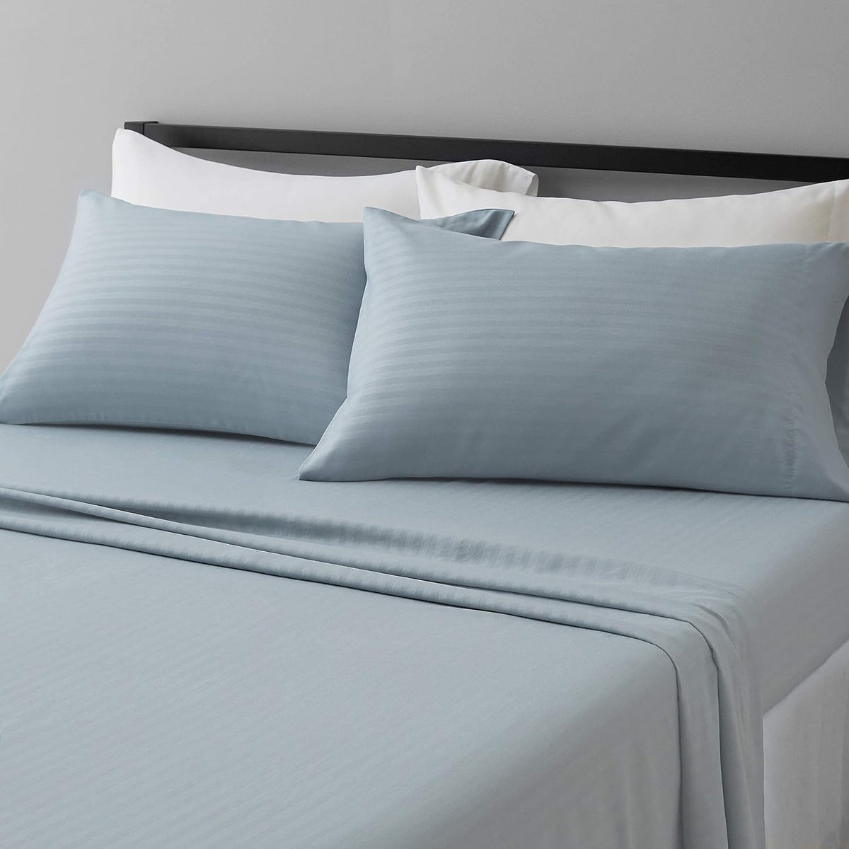 Amazon Basics Lightweight Super Soft Breathable Wrinkle-Resistant Microfiber 4-Piece Bed Sheet Set with 14-Inch Deep Pockets, Queen, Bright White, Solid