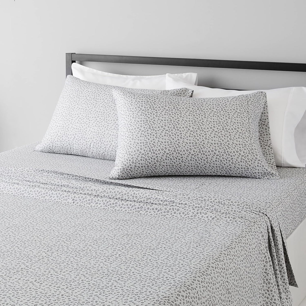 Amazon Basics Lightweight Super Soft Breathable Wrinkle-Resistant Microfiber 4-Piece Bed Sheet Set with 14-Inch Deep Pockets, Queen, Bright White, Solid